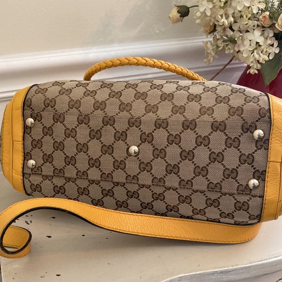 Gucci Bella cloth and Leather bag with Crossbody Strap - Picture 9 of 14